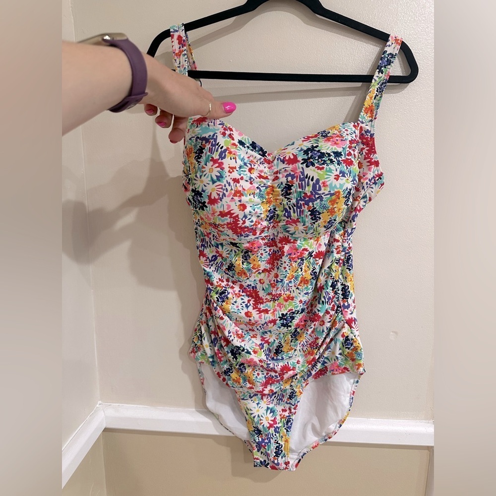 2 Floral design full body swimsuit with matching skirt - Picture 7 of 9